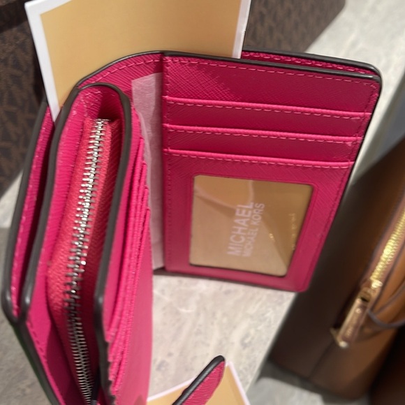 Michael Kors Medium Saffiano Leather Bifold Wallet
Dragonfruit 
NWT - Picture 8 of 16